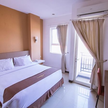 Luxpoint Hotel Baratajaya Surabaya Kültér fotó