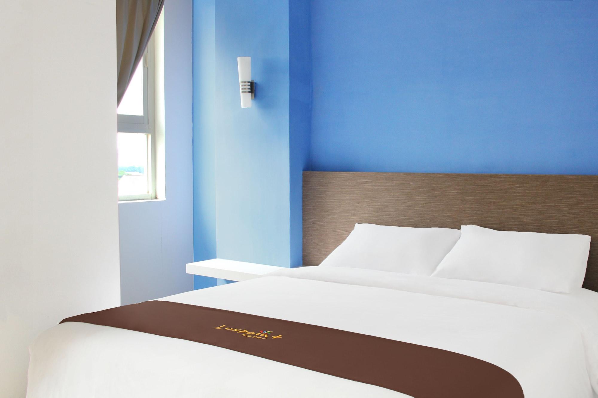 Luxpoint Hotel Baratajaya Surabaya Kültér fotó