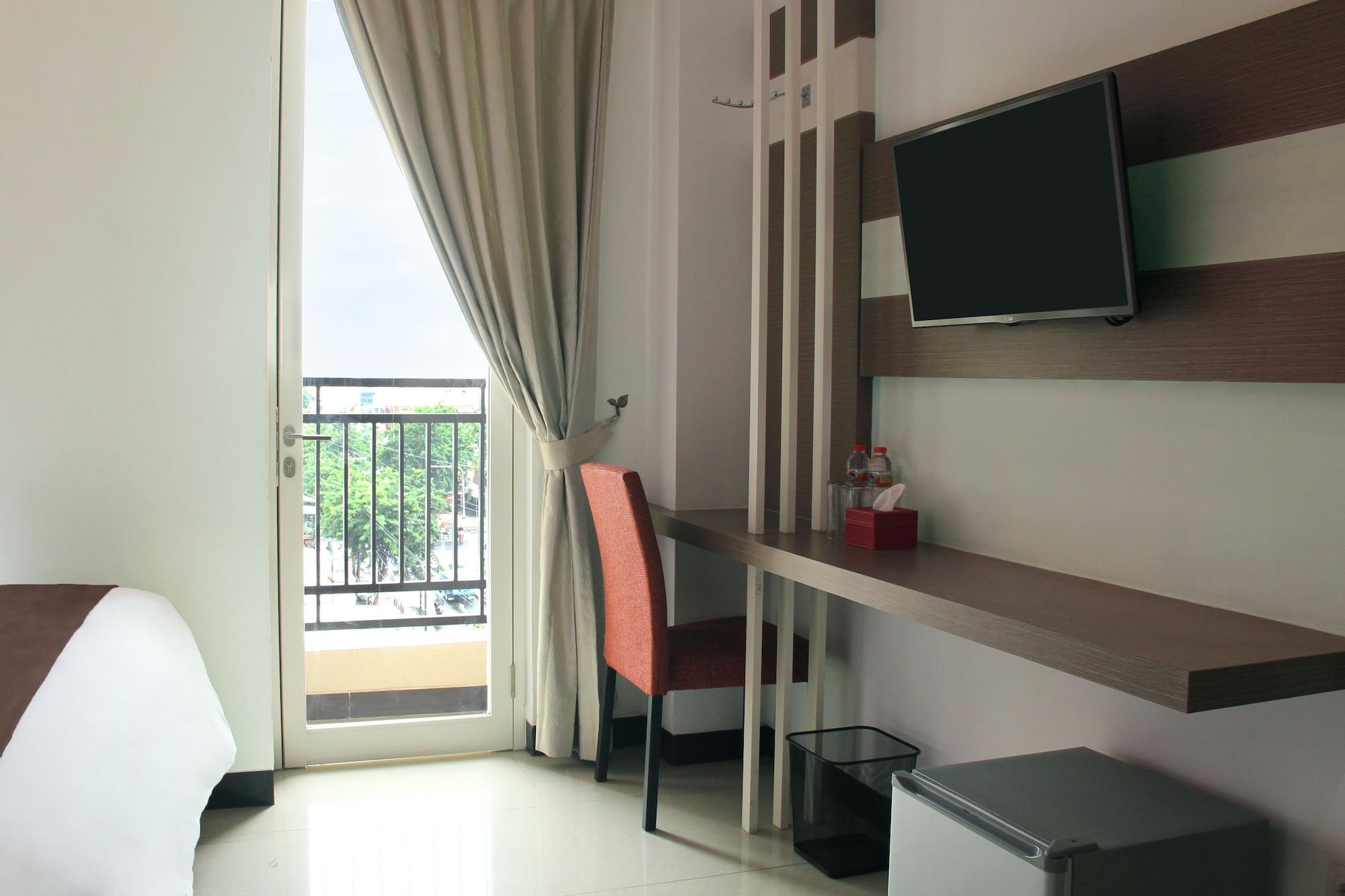 Luxpoint Hotel Baratajaya Surabaya Kültér fotó