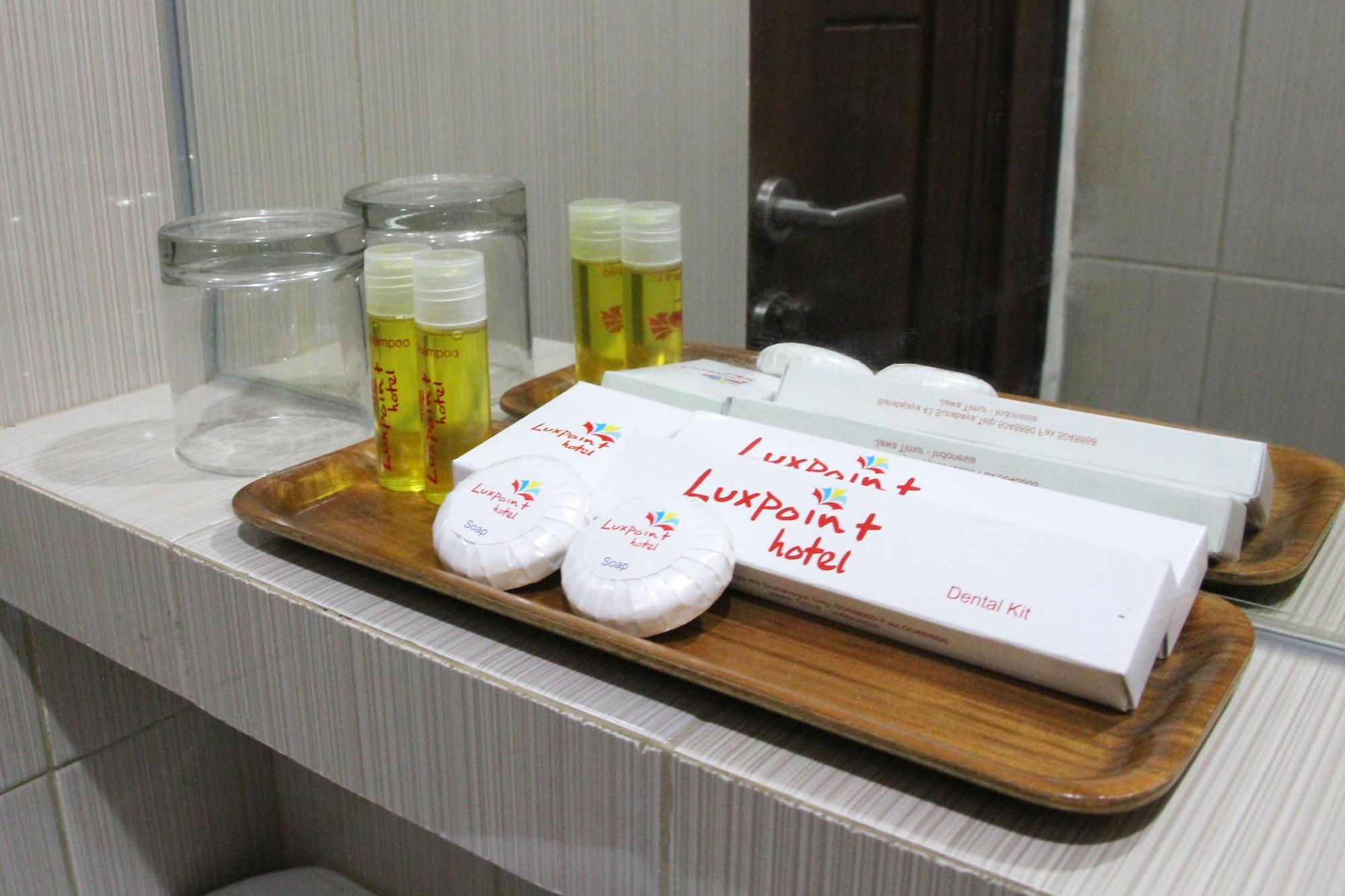 Luxpoint Hotel Baratajaya Surabaya Kültér fotó