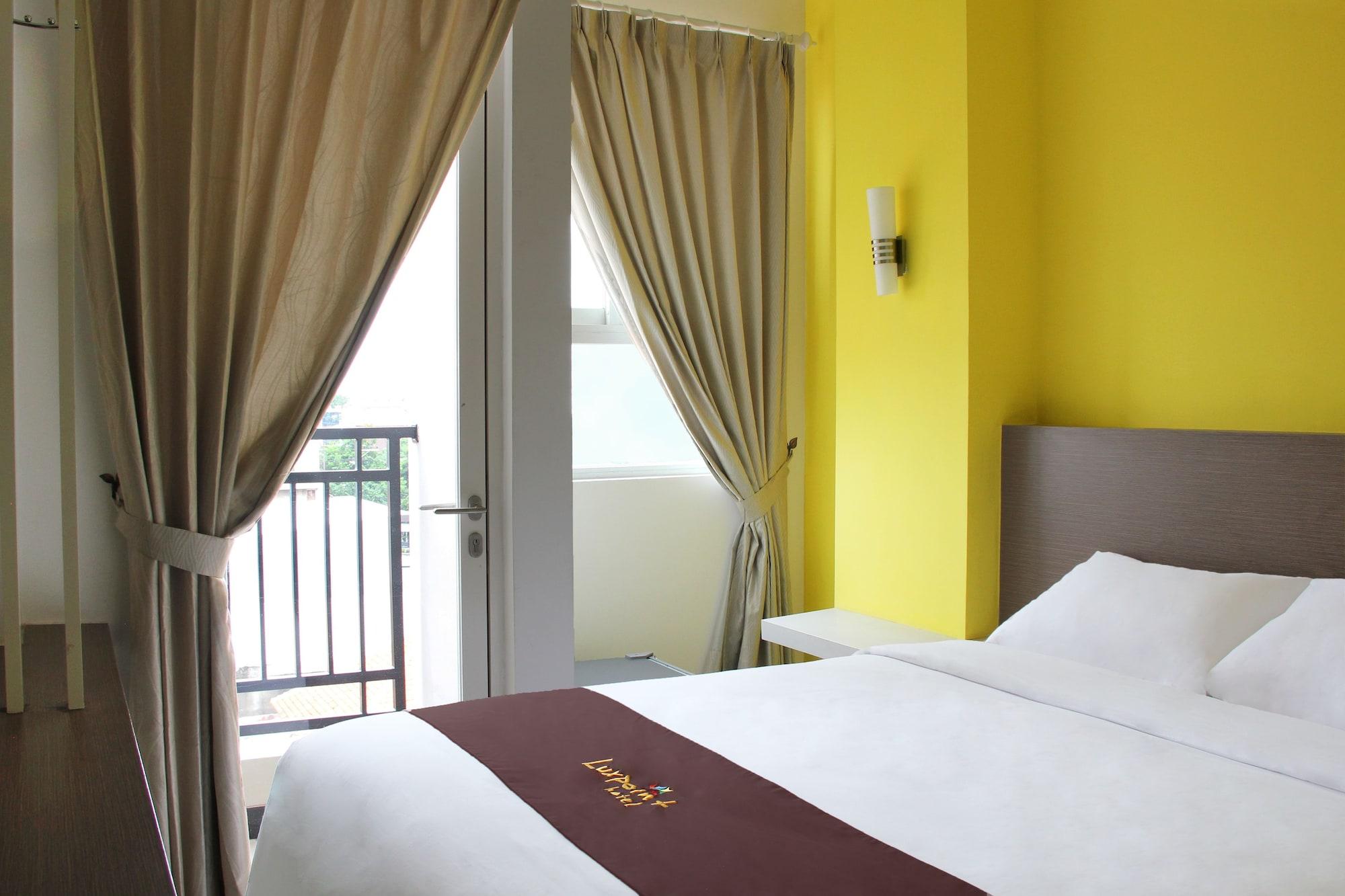Luxpoint Hotel Baratajaya Surabaya Kültér fotó
