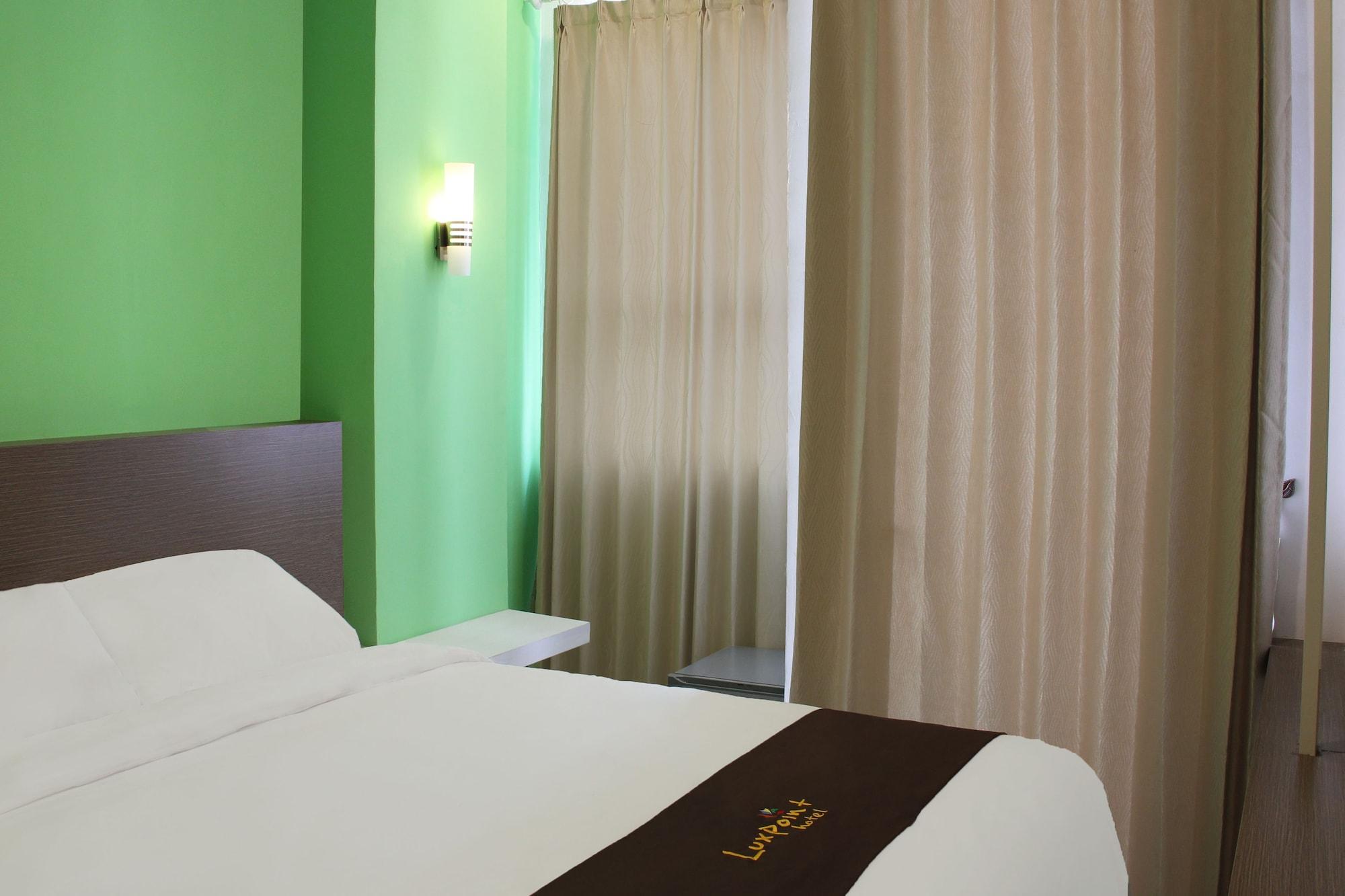 Luxpoint Hotel Baratajaya Surabaya Kültér fotó