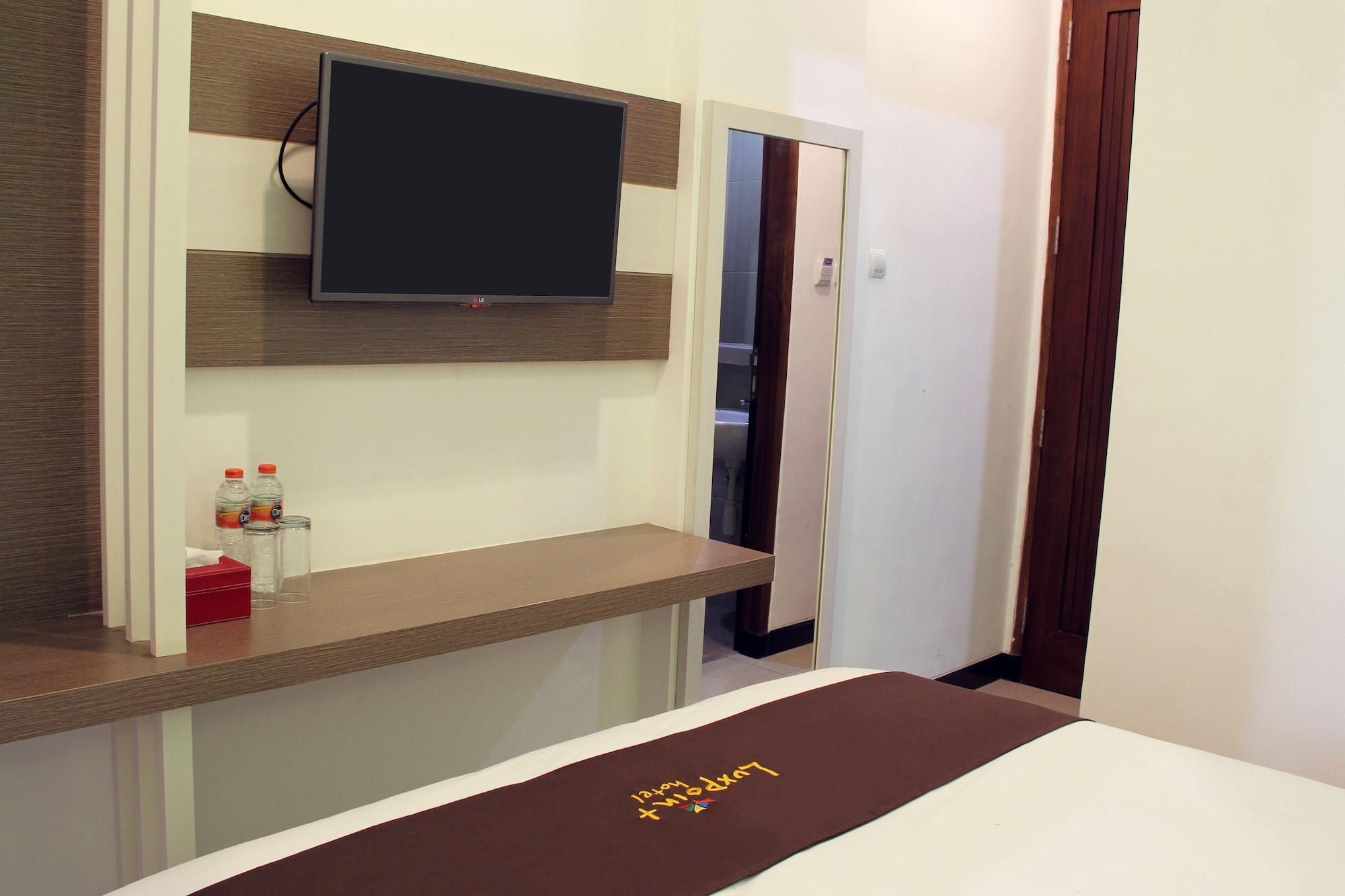 Luxpoint Hotel Baratajaya Surabaya Kültér fotó