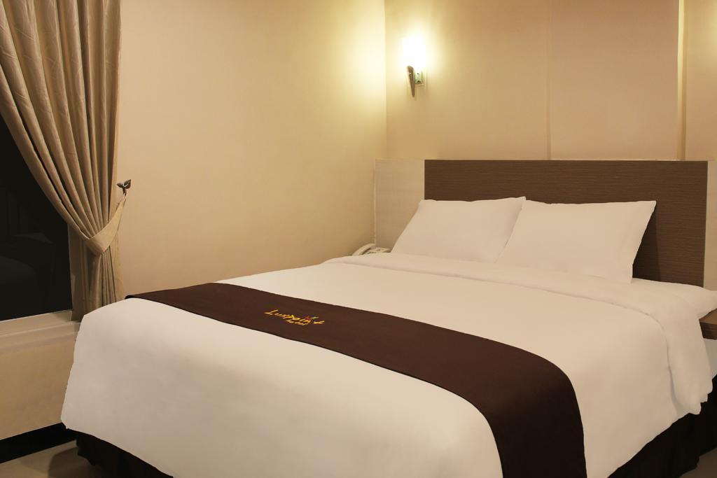 Luxpoint Hotel Baratajaya Surabaya Kültér fotó
