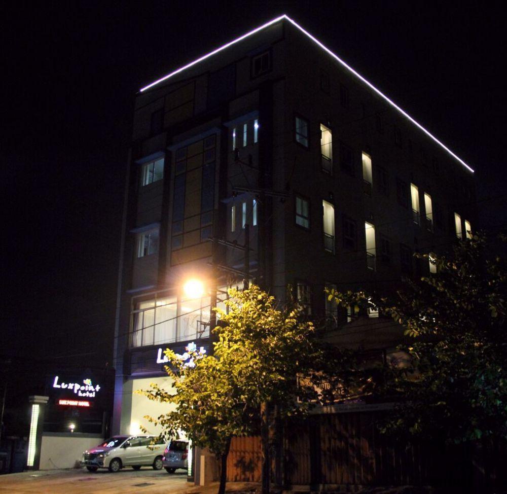 Luxpoint Hotel Baratajaya Surabaya Kültér fotó