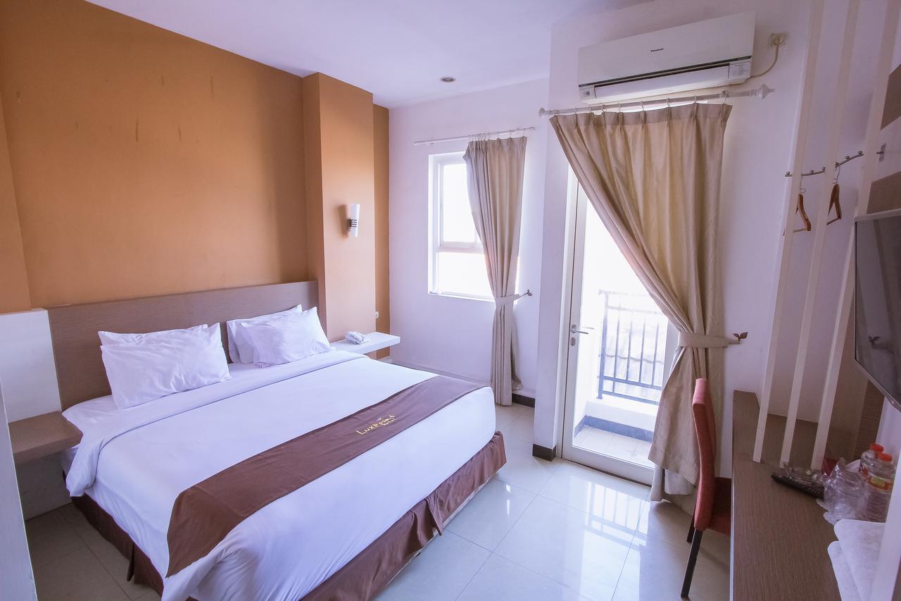 Luxpoint Hotel Baratajaya Surabaya Kültér fotó